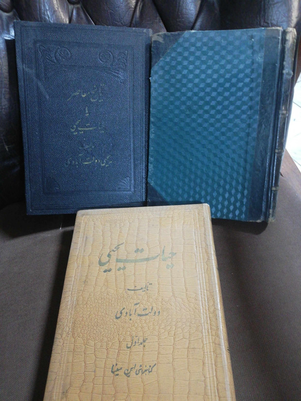 جلد بدون نوشته روی جلد تمیز
